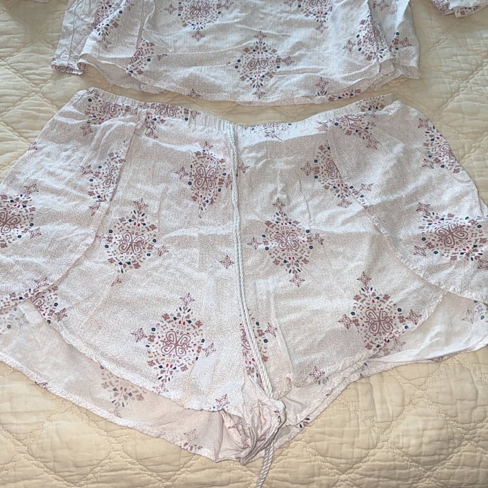 White And Blush Pattern Two Piece Set - image 3